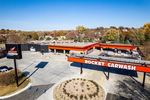 Rocket Carwash – 140th & Center