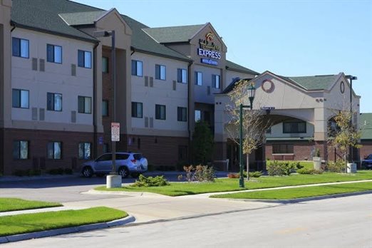 Holiday Inn Express & Suites Lincoln South, an IHG Hotel