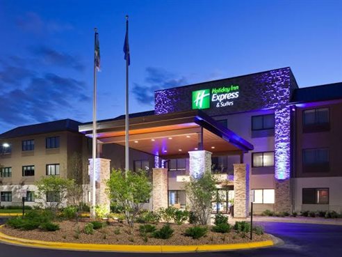Holiday Inn Express & Suites Omaha - 120th And Maple